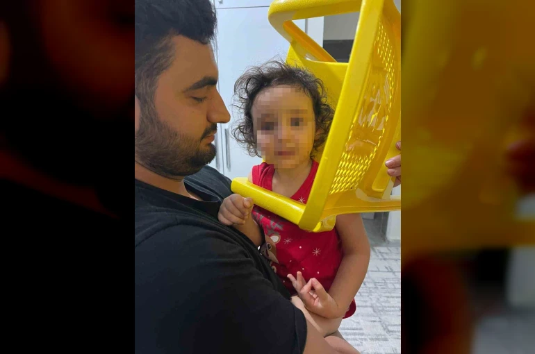 Batman’da kafası plastik sandalyeye sıkışan çocuğu itfaiye ekipleri kurtardı