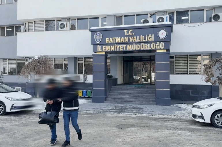 Batman’da yabancı uyruklu bir şahsın midesinden 64 parça uyuşturucu çıktı