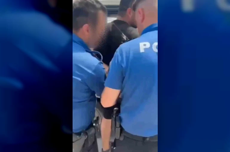Battaniyenin altına gizlenen şüphelinin 7 yıl 6 ay hapis cezasıyla arandığı ortaya çıktı