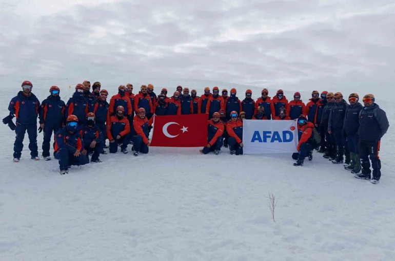 Bayburt AFAD ekibi çığ eğitimine katıldı