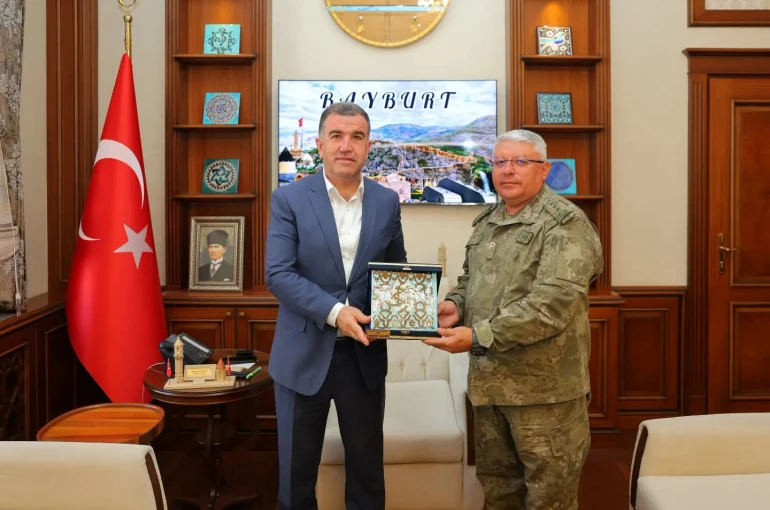 Bayburt Garnizon Komutanlığında görev değişimi