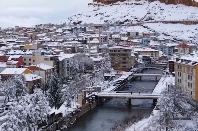 Bayburt kar yağışıyla beyaza büründü