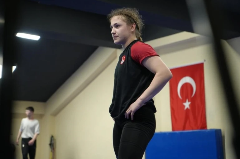 Bayburtlu milli güreşçi Akkuş Avrupa üçüncüsü oldu