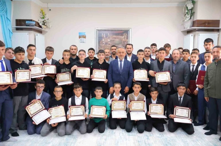 Bayburt’ta 55 öğrenci hafızlık belgelerini aldı