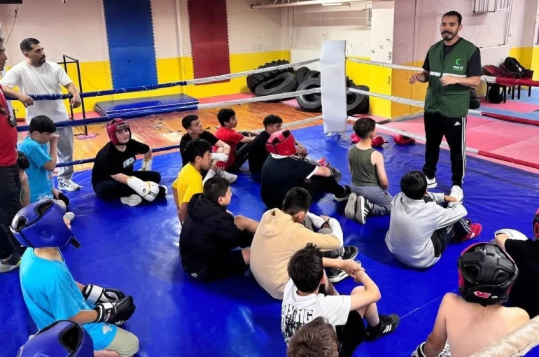 Bayburt’ta boks sporcularına bağımlılıkla mücadele eğitimi verildi