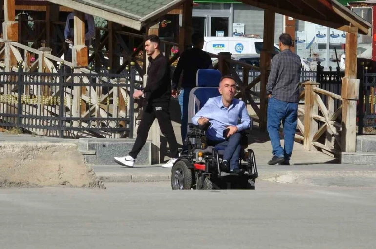 Bayburt’ta ehliyetsiz sürücü engelli vatandaşa çarpıp kaçtı: "Sadece ben değil, insanlık ve vicdan da yaralandı"