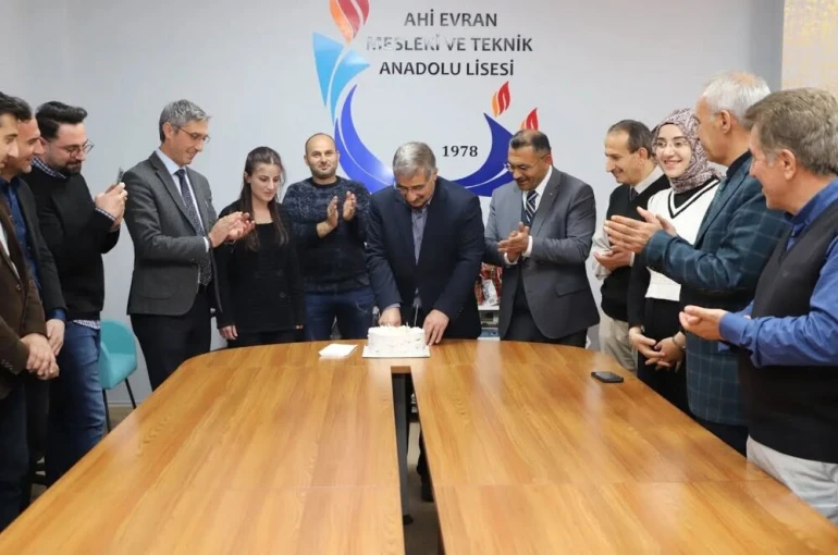 Bayburt’ta emekliye ayrılan müdüre veda programı
