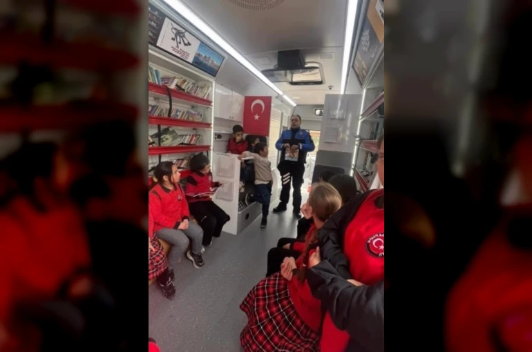Bayburt’ta ‘Gezici Kütüphane’ köy köy geziyor