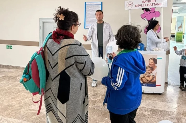 Bayburt’ta hasta yakınlarına aşı bilgilendirmesi yapıldı