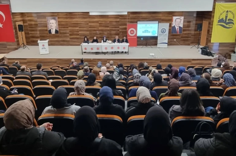 Bayburt’ta insan hakları konulu panel düzenlendi