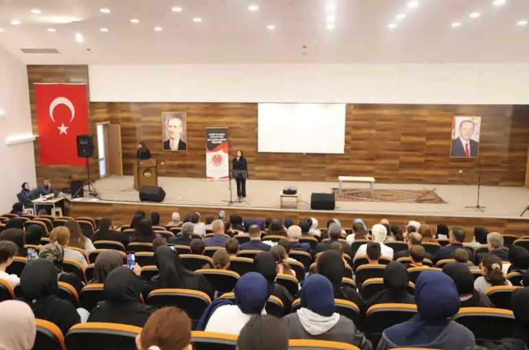 Bayburt’ta İstanbul’un fethinin 573. yılı programla kutlandı