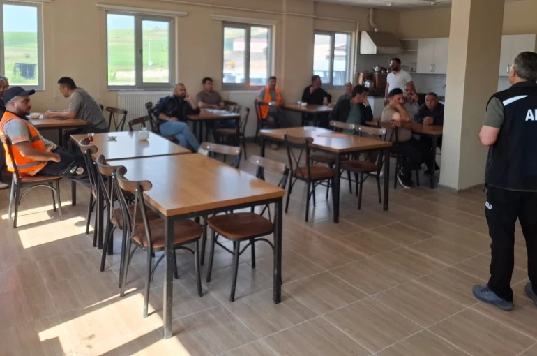 Bayburt’ta Karayolları personeline afet farkındalık eğitimi verildi