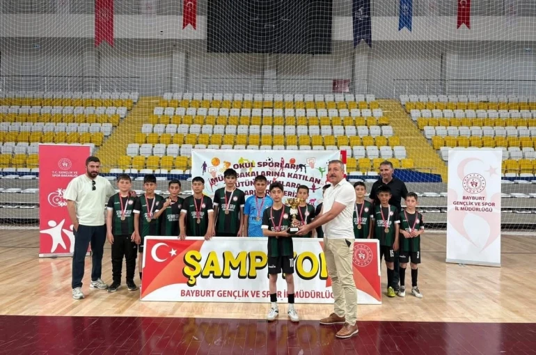 Bayburt’ta küçük erkekler futsal il birincisi belli oldu