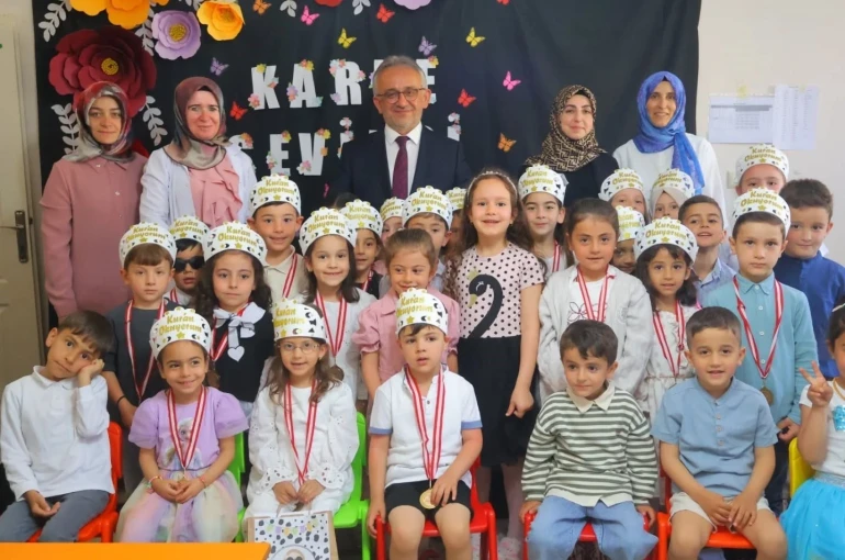Bayburt’ta Kur’an kursu öğrencileri karne sevinci yaşadı