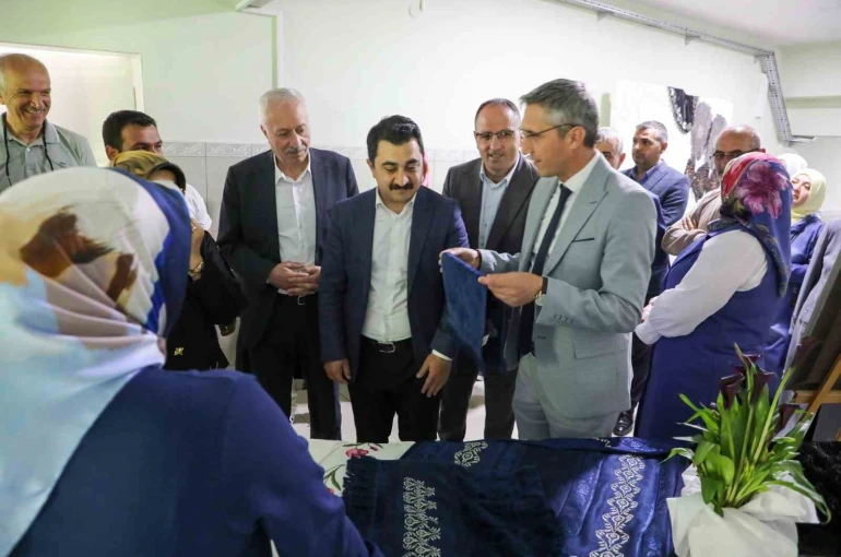Bayburt’ta kursiyerlerin el emeği ürünleri sergilendi