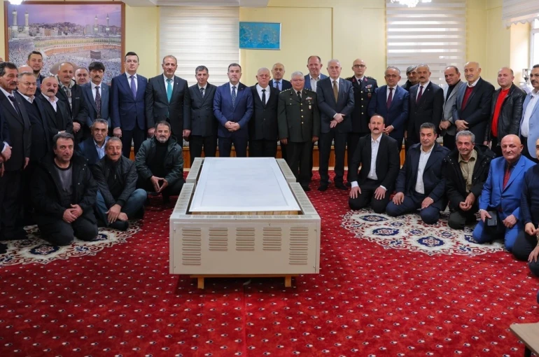 Bayburt’ta mahalle odasında bayramlaşma programı düzenlendi