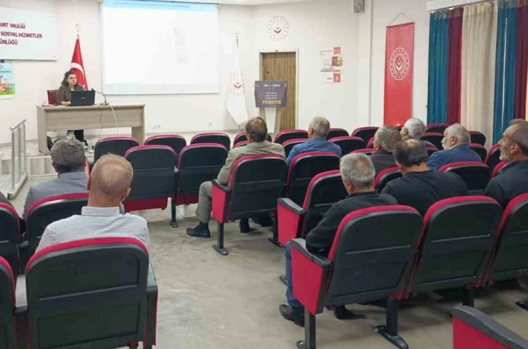 Bayburt’ta muhtarlara sosyal hizmetler anlatıldı