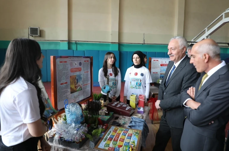 Bayburt’ta öğrencilerin bilim projeleri sergilenmeye devam ediyor