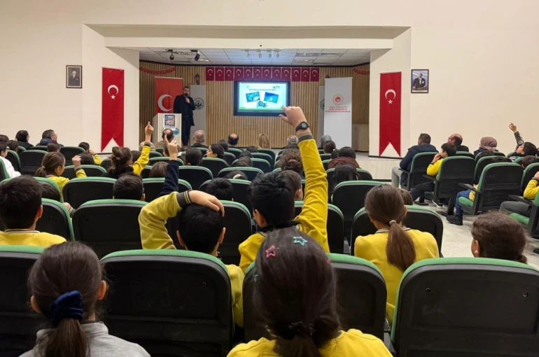 Bayburt’ta sıfır atık için öğrenci ve velilere eğitim verildi