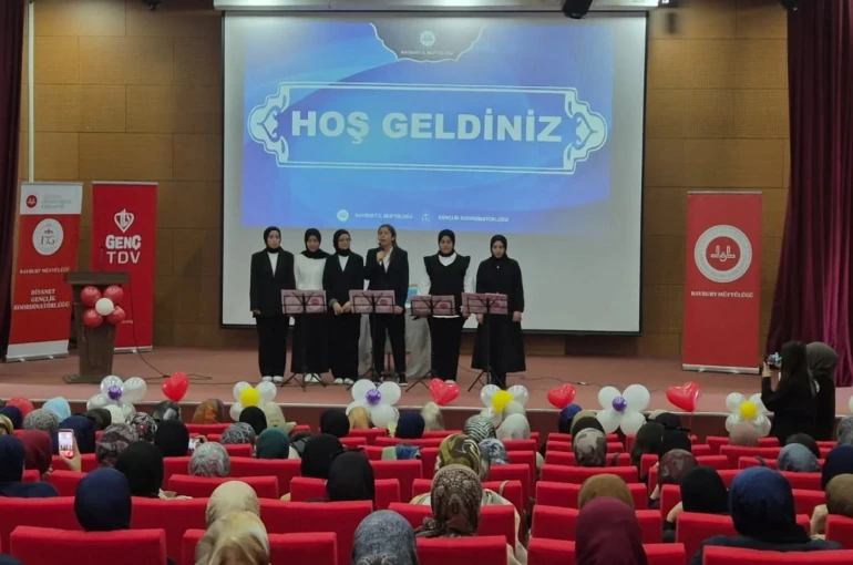 Bayburt’ta üniversite öğrencileri yıl sonu buluşmasında bir araya geldi