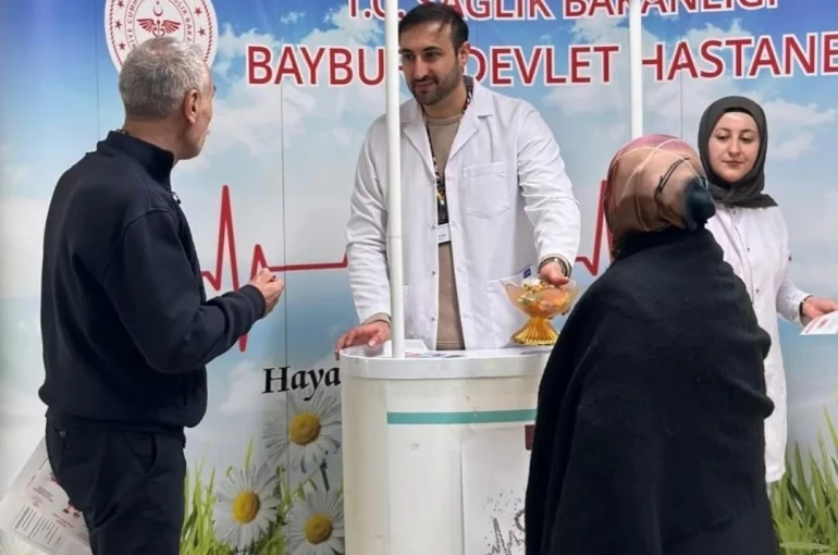 Bayburt’ta vatandaşlara kalp sağlığı bilgilendirmesi yapıldı