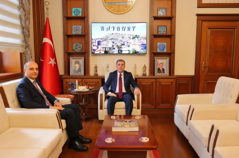Bayburt’un yeni Defterdarı Hikmet Yıldız göreve başladı