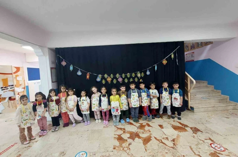 Bayındır’da minik eller ’ramazan pidesi’ yaptı