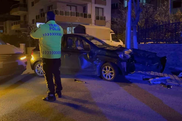Bayındır’da otomobiller çarpıştı: 1 yaralı