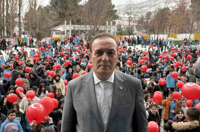 ‘Bayrak sevgisi’ temasıyla okullarda ikinci dönem başladı