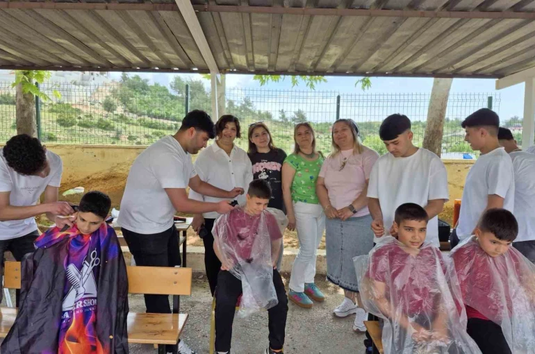 Bayram öncesi anlamlı dokunuş: Miniklere ücretsiz tıraş