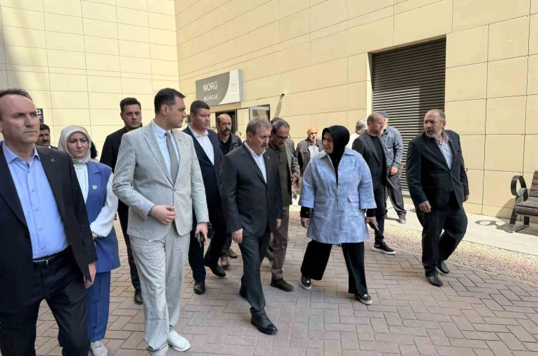 BBP Genel Başkanı Destici, hayatını kaybeden ağabeyi için Eskişehir Şehir Hastanesi morguna geldi