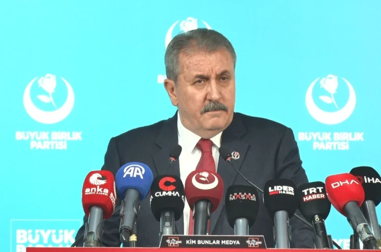 BBP Genel Başkanı Destici: "Venezuela’daki operasyonun tek nedeni çökme sinyalleri veren ABD ekonomisine nefes aldırmak"