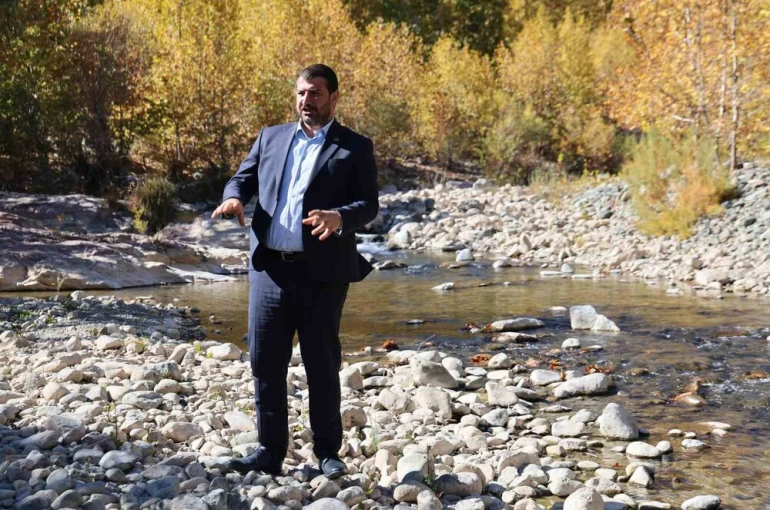 Belediye Başkanı Altınışık: "Eti Krom maden atıklarını dere yataklarına döküyor"