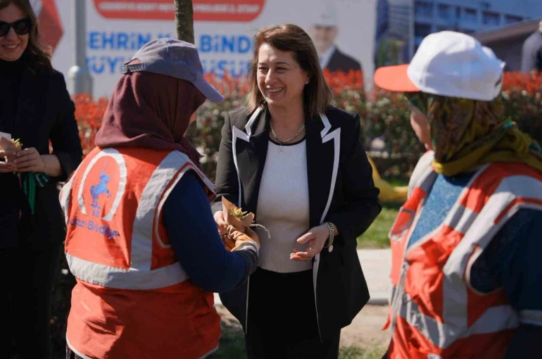 Belediye personellerine kadınlar günü sürprizi