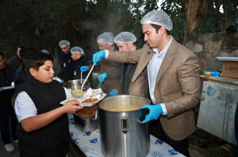 Belediyenin geleneksel iftar programları sürüyor