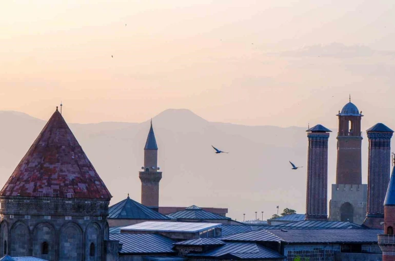 Belgeler konuştu: Erzurum, İzmir’in acısını yüreğinde hissetmiş