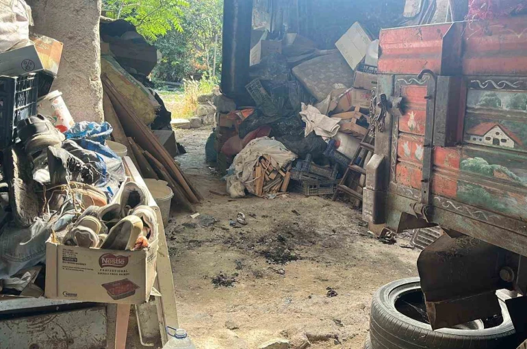 Benzinle uğraşırken alevlerin arasında kalan genç hayatını kaybetti