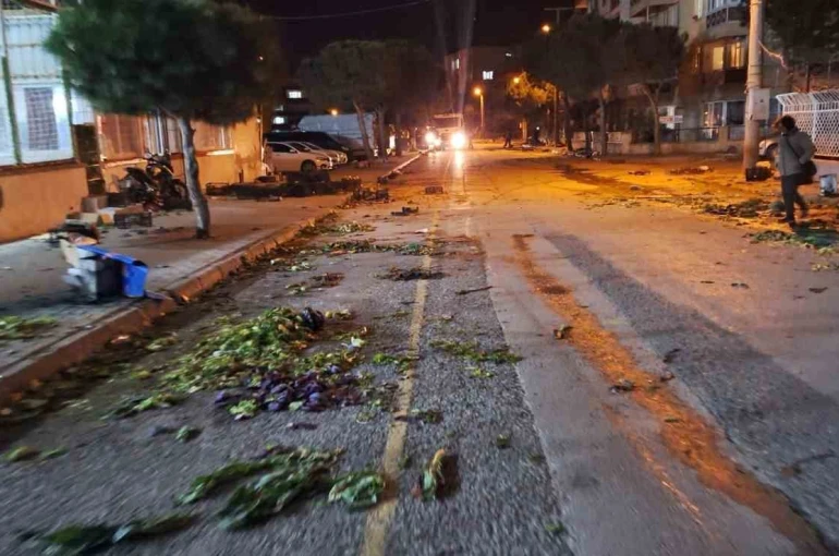 Bergama’da pazar yeri çilesi: Yağmurda gölet, çamurda geçiş işkencesi