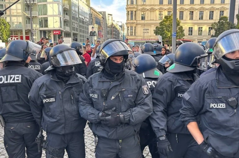 Berlin polisinden Filistin’e destek gösterisine sert müdahale