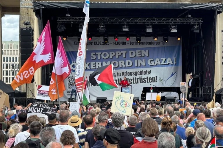 Berlin’de binlerce kişiden "Gazze’de Soykırımı Durdurun" çağrısı