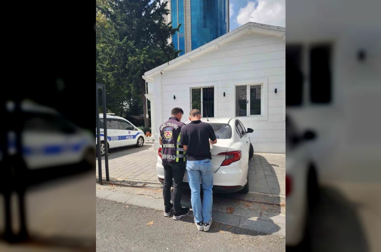 Beşiktaş’ta tek teker yolculuk yapan motosikletli kameraya yansıdı