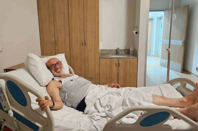 Beslediği boğasının saldırısına uğradı, oğlunun müdahalesiyle hayatta kaldı