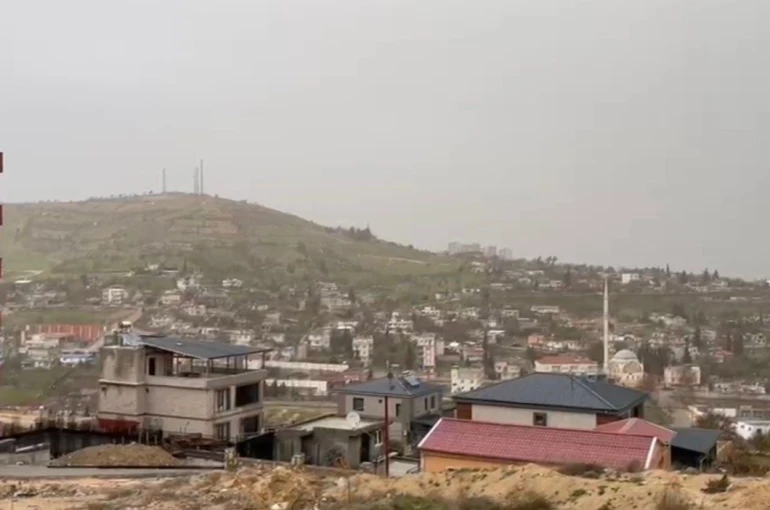 Besni’de toz taşınımı ve sağanak hayatı olumsuz etkiledi