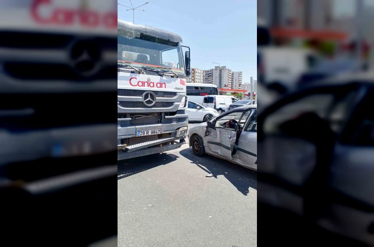 Beton mikseri ile otomobil çarpıştı: 2 yaralı