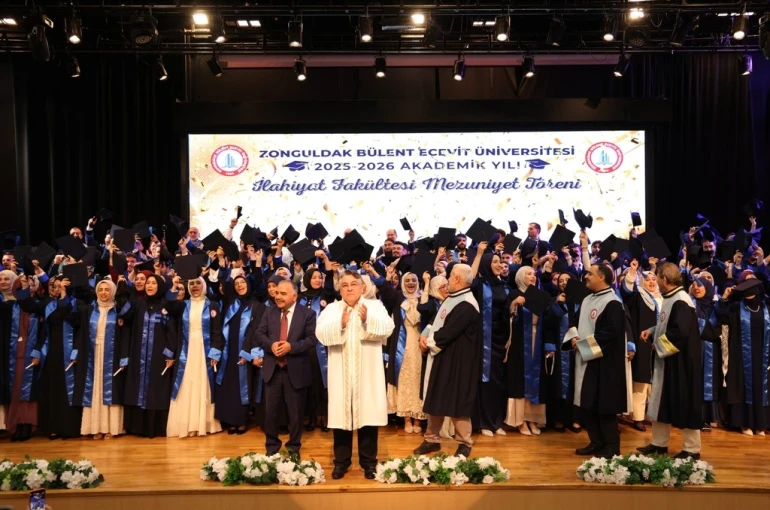 BEUN İlahiyat Fakültesi yeni mezunlarını geleceğe uğurladı