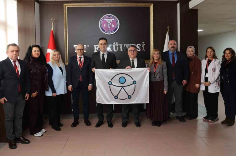 BEUN Tıp Fakültesine "Erişilebilirlik Belgesi" ve "Erişilebilirlik Logolu Bayrak" takdim edildi