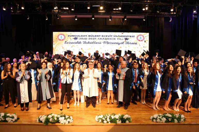 BEUN’da geleceğin eczacıları mezuniyet sevinci yaşadı