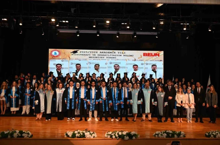 BEUN’da geleceğin hemşireleri, fizyoterapistleri ve sosyal hizmet uzmanları mezun oldu