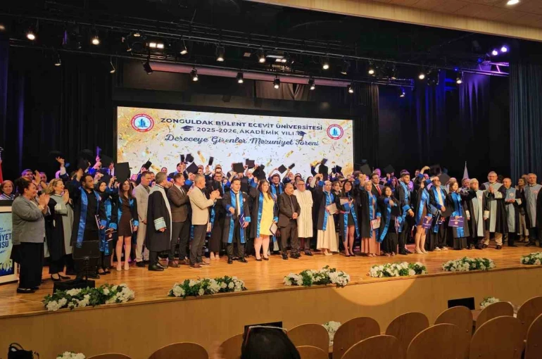 BEUN’de dereceye giren öğrenciler mezuniyet coşkusu yaşadı
