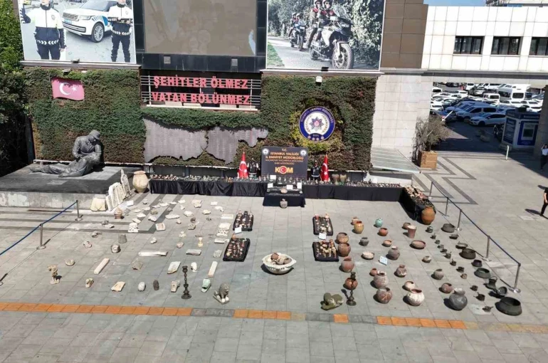 Beykoz’da ele geçirilen 10 bini aşkın eser ve sikkeler emniyette sergilendi